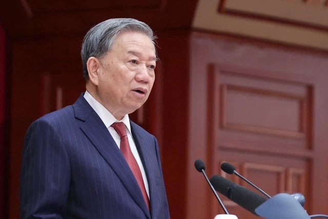 Tổng Bí thư Tô Lâm yêu cầu nghiên cứu đề án tiến tới miễn viện phí toàn dân giai đoạn 2030-2035 (Trong ảnh: Tổng Bí thư Tô Lâm phát biểu tại Hội nghị Trung ương 11. Ảnh: Nhật Bắc)