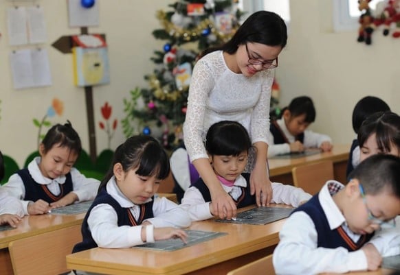 Bộ GD-ĐT vừa công bố dự thảo Thông tư quy định chế độ trả lương dạy thêm giờ đối với nhà giáo trong các cơ sở giáo dục công lập.