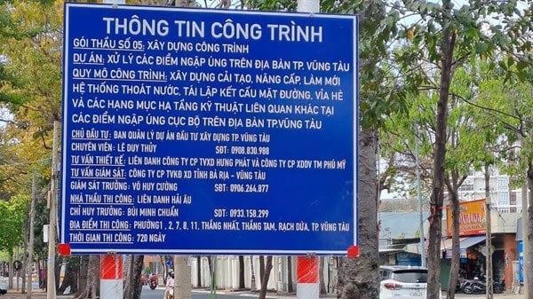 Biển báo thông tin công trình. Ảnh: Thiên Bảo – Lê Vũ