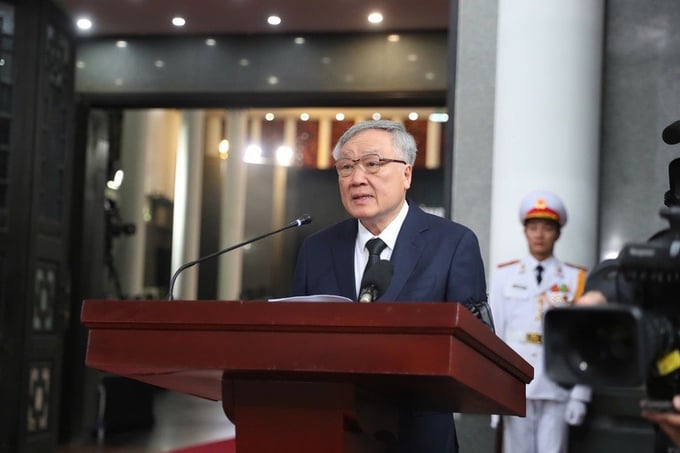 Ông Nguyễn Hoà Bình, Ủy viên Bộ Chính trị, Phó Thủ tướng Thường trực Chính phủ, Trưởng ban Tổ chức Lễ quốc tang điều hành chương trình lễ tang.