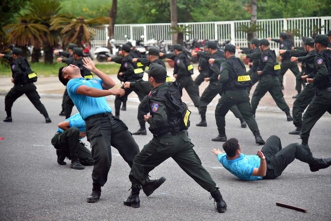 Cán bộ, chiến sĩ Công an Thủ đô nỗ lực tập luyện võ thuật, rèn luyện thể lực và trí lực, sẵn sàng triển khai hiệu quả các phương án bảo vệ an ninh, an toàn.
