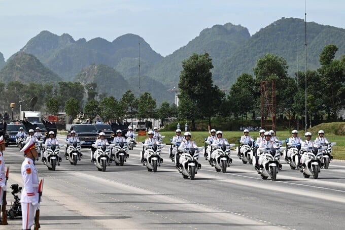 Đội mô tô phân khối lớn tham gia dẫn các đoàn khách quốc tế tới Việt Nam, đảm bảo an ninh, an toàn cho đoàn xe các nguyên thủ quốc gia