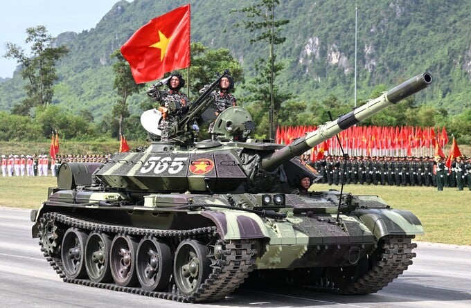 Xe tăng tham gia tổng hợp luyện. Ảnh: ĐỖ TRUNG