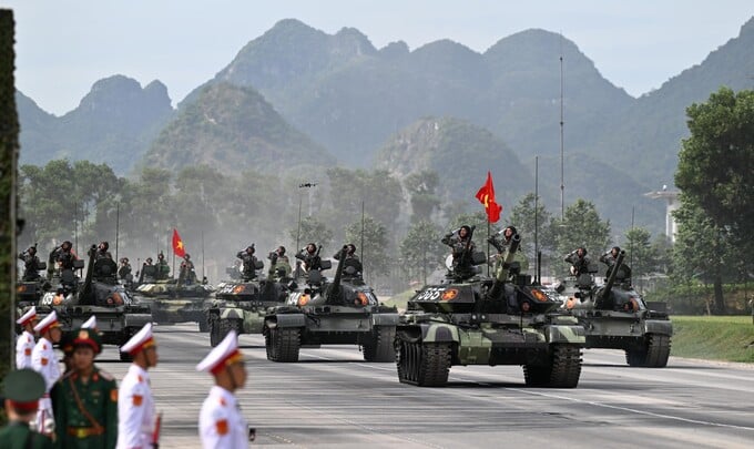 Đội hình xe tăng Quân đội nhân dân Việt Nam tham gia tổng hợp luyện. Ảnh: ĐỖ TRUNG