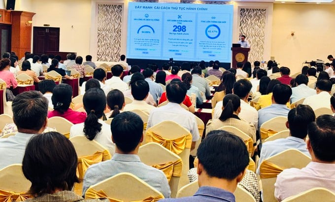Đại biểu báo cáo tại hội nghị