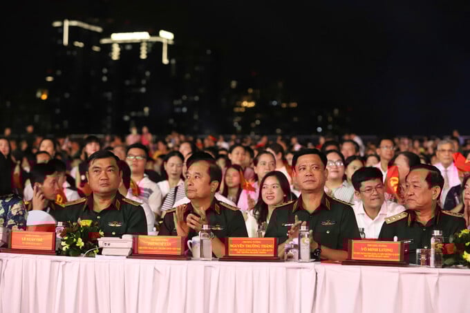 Các đại biểu tham dự chương trình.