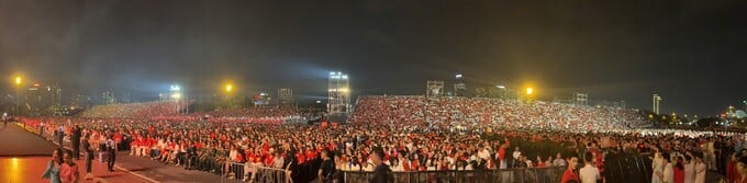 Biển người tham dự chương trình.