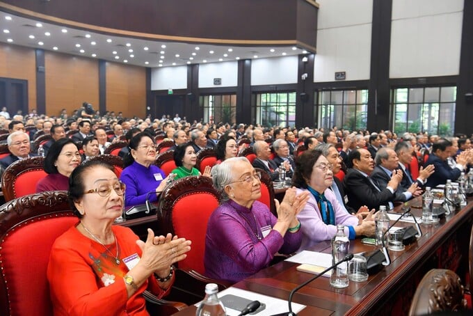 Các đại biểu tham gia chương trình gặp mặt. Ảnh: VIẾT CHUNG