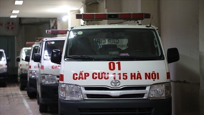 Xe cấp cứu đi vào những tuyến phố có diễn ra hoạt động diễu binh, diễu hành là không thể, vì lượng người rất đông, xe không thể di chuyển