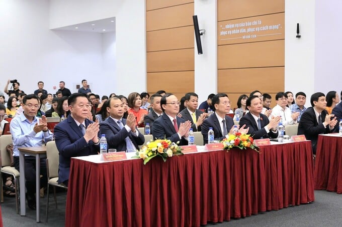 Các đại biểu dự Lễ khai trương.