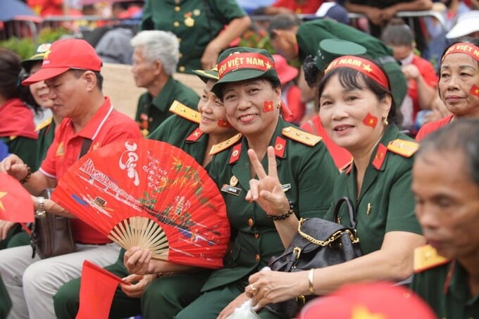 Các cựu chiến binh phấn khởi, tự hào xem tổng duyệt lễ diễu binh, diễu hành