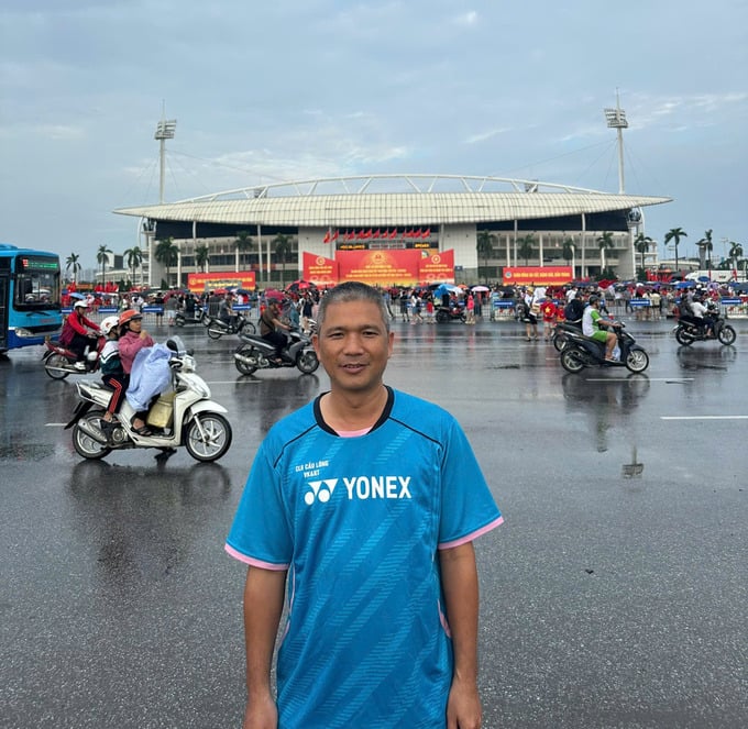 Anh Nguyễn Văn Tân (phường Từ Liêm, Hà Nội) cũng là một trong số những người dân đã có mặt từ sớm tại khu vực Mỹ Đình.
