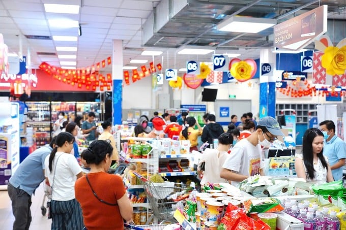 Nhiều mặt hàng khuyến mãi sâu tại siêu thị Co.opmart