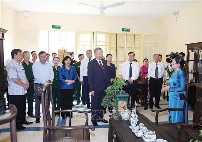 ổng Bí thư Tô Lâm thăm di tích nhà số 48 Hàng Ngang. Ảnh: Thống Nhất/TTXVN