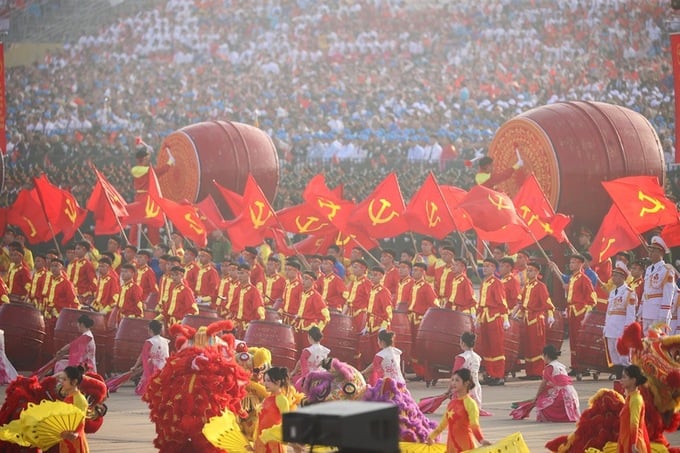 Màn biểu diễn trống hội chào mừng Lễ Kỷ niệm, diễu binh, diễu hành 80 năm Cách mạng tháng Tám và Quốc khánh 2/9 - Ảnh: VGP/Nhật Bắc