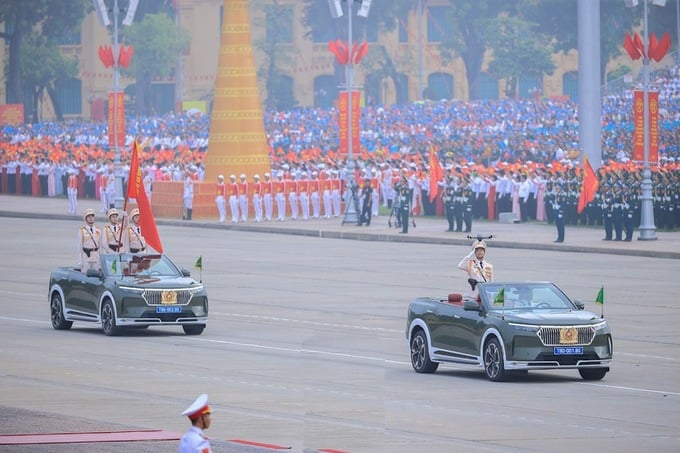Xe chỉ huy do Thiếu tướng Lê Văn Sao, Phó Tư lệnh Cảnh sát cơ động, Bộ Công an và tổ Công an kỳ dẫn đầu các khối Công an nhân dân - Ảnh: VGP/Nhật Bắc