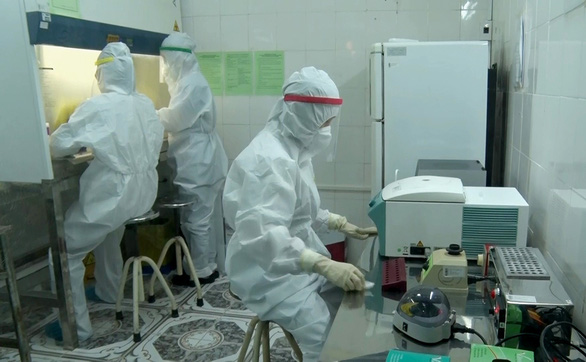Hệ thống xét nghiệm SARS-CoV-2 của Quảng Bình và Quảng Trị vừa mua - Ảnh: QUỐC NAM