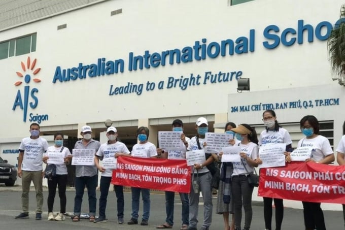 Những ngày qua, nhiều phụ huynh ở TPHCM đã phản đối các khoản thu của trường quốc tế trong thời gian học sinh nghỉ phòng dịch bệnh. Ảnh: Dũng Nguyễn