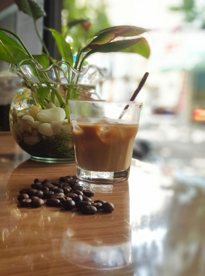 Đâu chỉ nạp thêm năng lượng tích cực, caffein uống cà phê nguyên chất mỗi ngày còn tốt cho sức khỏe, ngăn ngừa ung thư da.