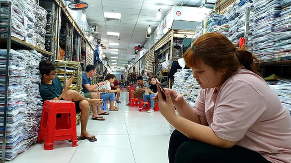 Hoạt động kinh doanh tại chợ An Đông (Q.5, TP.HCM) luôn trong tình trạng ế ẩm từ sau tết đến nay - Ảnh: B.MAI