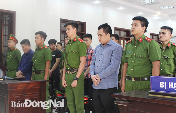Các bị cáo nghe Tòa tuyên án