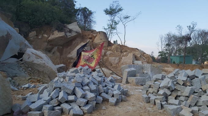 Đá chẻ thành phẩm ẢNH: NGUYỄN LONG