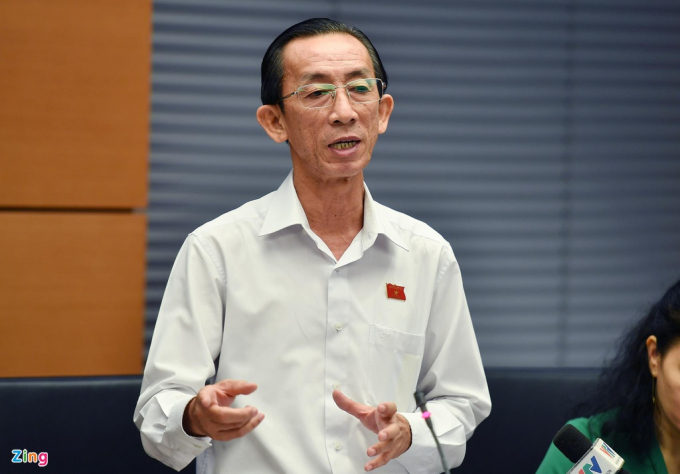 Đại biểu TP.HCM Trần Hoàng Ngân gợi ý nên đổi tên dịch vụ kinh doanh òi nợ thành kinh doanh thu hộ nợ. Ảnh: Hoàng Hà.