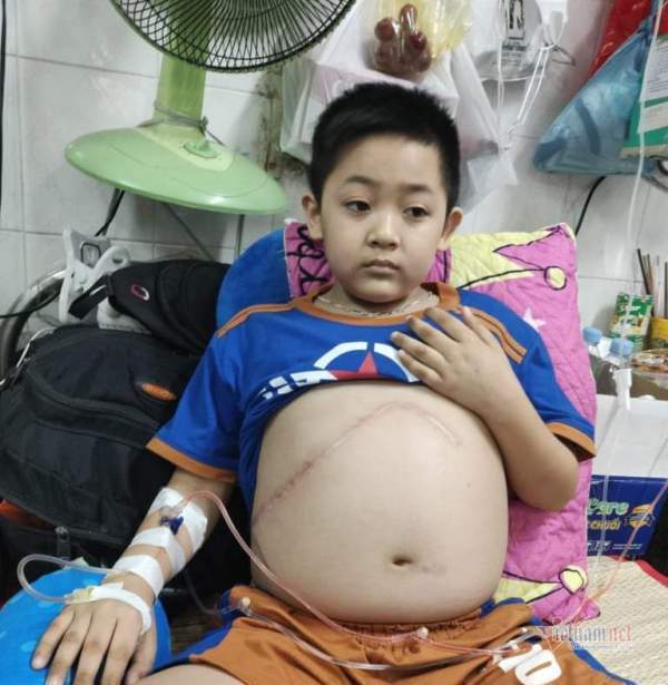Phan Khánh Duy đau đớn vì căn bệnh ung thư gan khi con mới 8 tuổi.