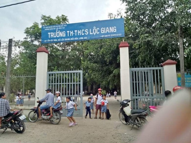 Trường Tiểu học và THCS Lộc Giang.