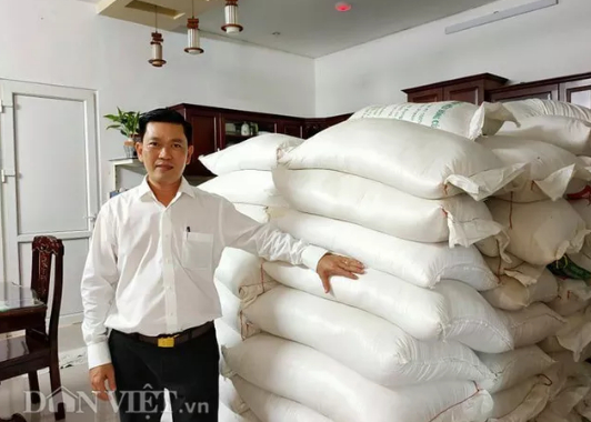 10 tấn gạo kém chất lượng hiện ông Sơn đang phải để ở nhà vì bà N. không chịu đến nhận lại.