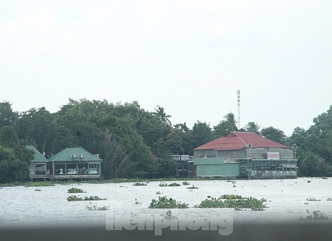 Nhà hàng nổi bên sông Sài Gòn bị xử lý