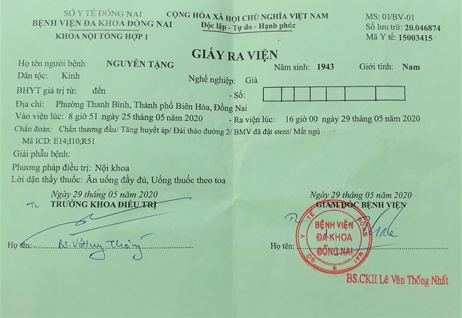 Giấy xuất viện của ông Tặng ẢNH: LÊ LÂM