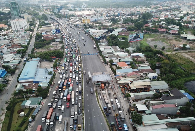 Kẹt xe thường xuyên tại ngã tư Vũng Tàu, cửa ngõ vào KCN Biên Hòa 1, 2