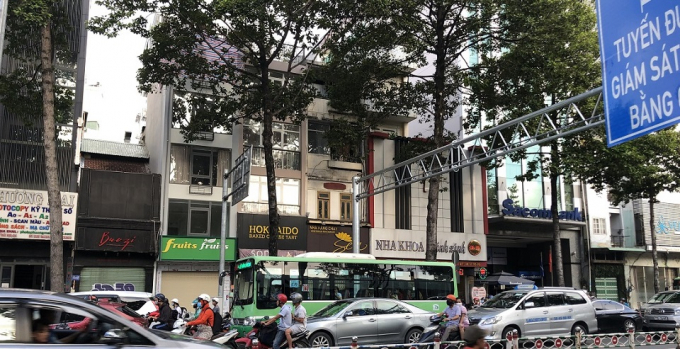Kẹt xe thường xuyên trên đường Nguyễn Thái Học - Ảnh: Ngọc Huân