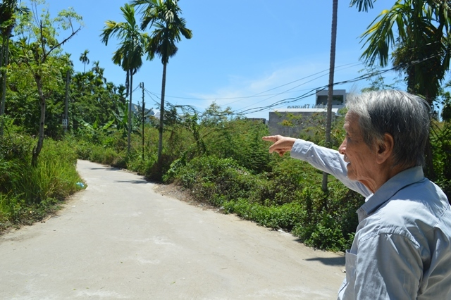 Đường bê tông sạch đẹp được làm nên từ hàng trăm m2 đất hiến tặng của ông Tạ Phơ
