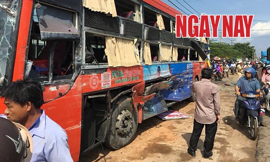 Hiện trường vụ tai nạn giữa xe Phương Trang và xe đầu kéo xảy ra ngày 31/3/2019. Ảnh: CTV