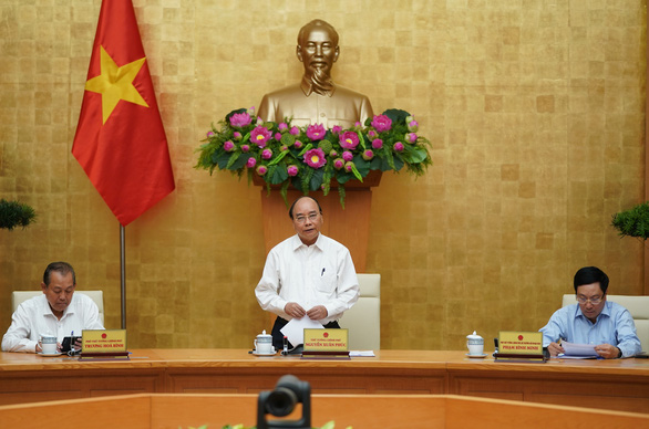 Thủ tướng Nguyễn Xuân Phúc tại cuộc họp Thường trực Chính phủ về phòng chống dịch COVID-19 - Ảnh: VGP/Quang Hiếu