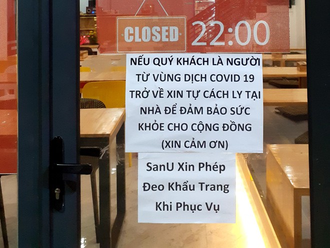 Cửa hàng mì cay SanU ở Tuy Hòa đã thay bảng thông báo trước cửa ẢNH: TIẾN TRẦN