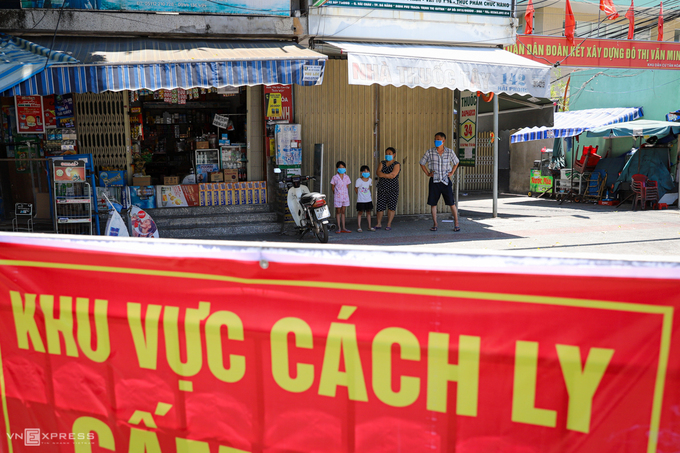 Người dân Đà Nẵng đóng cửa, cách ly trong khu vực xuất hiện các ca nhiễm nCoV. Ảnh: Nguyễn Đông.