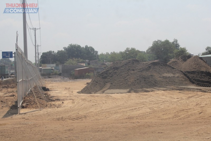 Bãi tập kết cát hoạt động trái phép tại ấp Vườn Dừa (phường Phước Tân, Biên Hòa, Đồng Nai) (Ảnh: Nguyên Dũng)