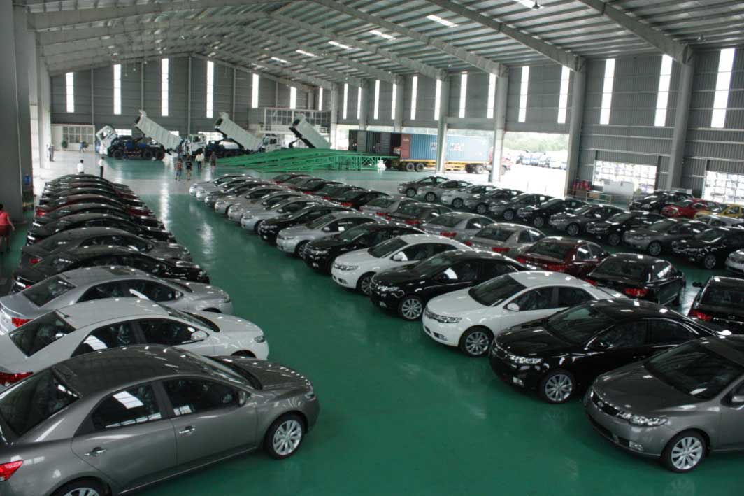 Xe hơi dung tích nhỏ đang cấp tập về Việt Nam để đón thuế giảm
