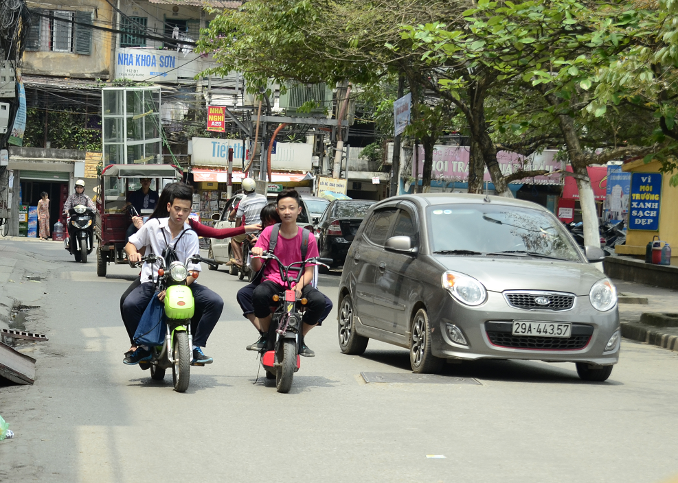 Xe đạp điện hiện đang rất phổ biến tại các thành phố lớn và bắt đầu cần được quản lí chặt chẽ khi tham giao thông