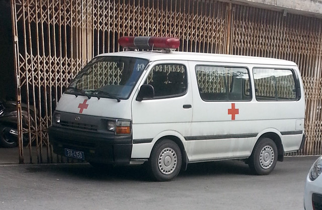 Các bệnh viện đều có đội xe cứu thương thường trực. (Ảnh chụp tại Bệnh viện Giao thông Vận tải Trung ương)