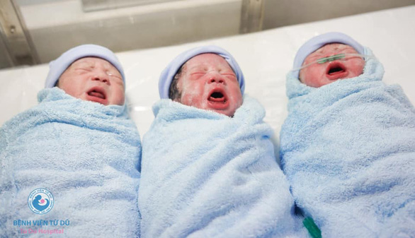 3 bé trai chào đời khỏe mạnh với số cân nặng đều bằng nhau 2,3kg - Ảnh: Bệnh viện cung cấp