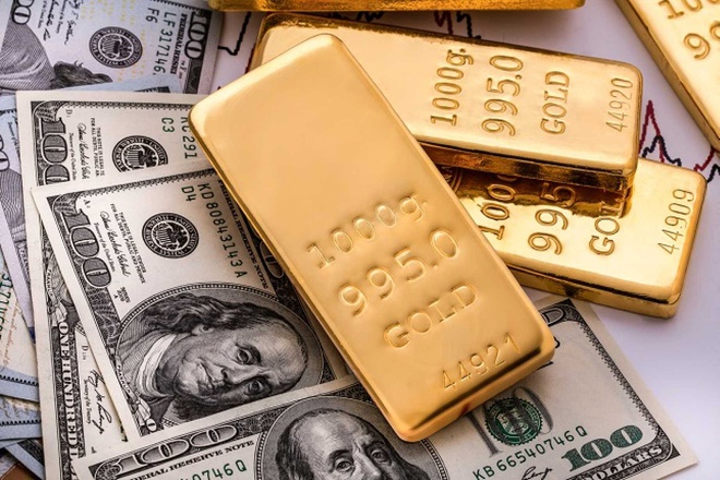 Lãi suất thực âm là trợ lực chính của giá vàng. Ảnh: Reuters.