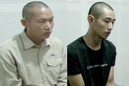 Thế Anh (bìa trái) và Seo Xóa khi bị bắt giữ. Ảnh: Công an Lào Cai.
