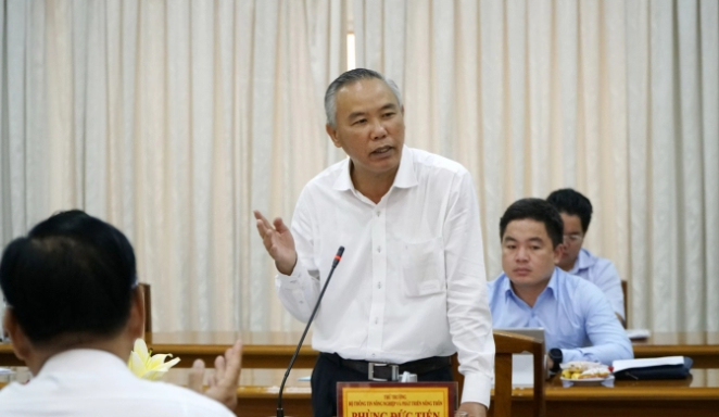 Thứ trưởng Phùng Đức Tiến phát biểu tại hội nghị. Ảnh: Lê Hoàng Vũ.