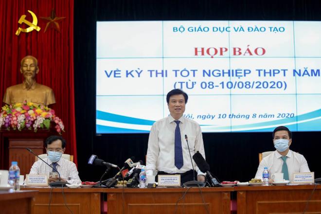 Thứ tưởng Bộ GD&ĐT Nguyễn Hữu Độ chủ trì buổi họp báo chiều ngày 10/8.