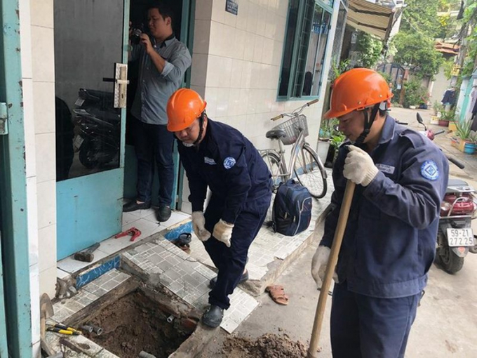 Nếu dự thảo được thông qua, người dân sẽ phải thanh toán tiền dịch vụ thoát nước qua hóa đơn tiền nước. Ảnh: ĐT.