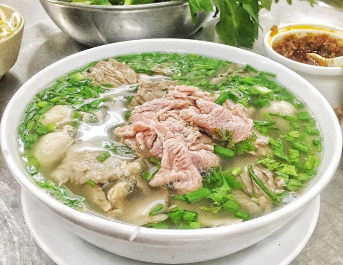 Tô phở Cao Vân nổi tiếng với nhiều topping. Ảnh: Beafood22.